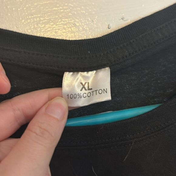 Unisex Black short sleeve Tshirt with Black white yin and yang cats size XL - Picture 3 of 5